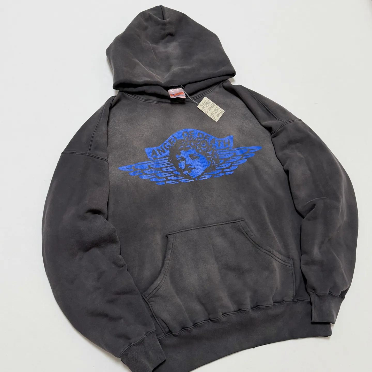 SAINT Mxxxxxx HOODIE/ANGEL/BLK 25 years new angel rebirth washed hoodie, washed black S-XL 25 years new version, revised many times, the version is more pure! Heavy washing water spray fading process, stronger distressing effect, handmade wormhole destruction treatment, genuine level distressed crack printing